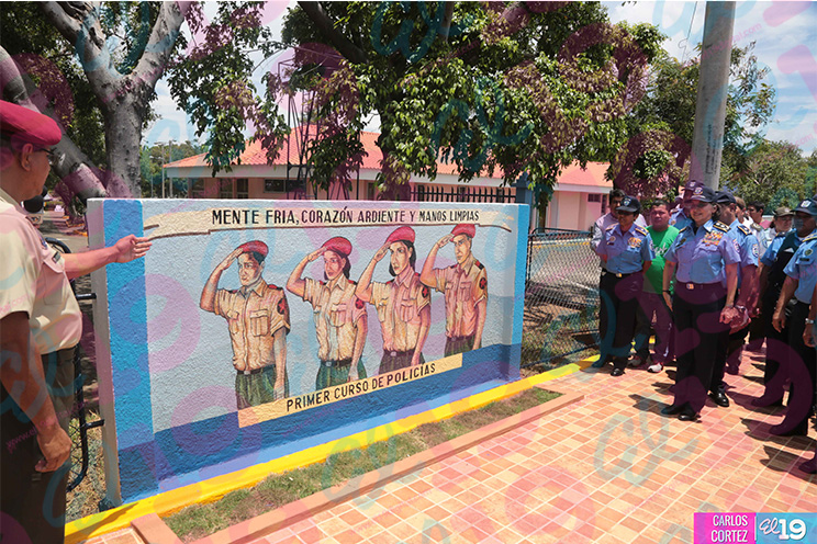 Policía Nacional rinde homenaje a oficiales caídos en el cumplimiento del deber