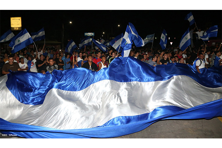 Una marea azul y blanca abraza a la selección nacional