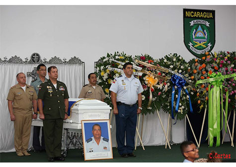 Daniel asiste a ceremonia de honores militares a Coronel Mario Jirón (q.e.p.d.)