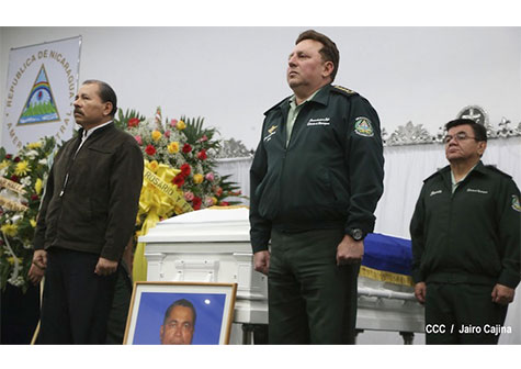 Daniel asiste a ceremonia de honores militares a Coronel Mario Jirón (q.e.p.d.)