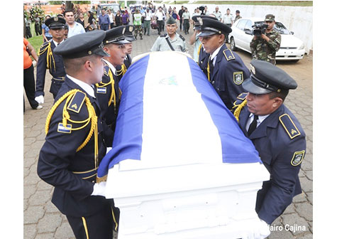 Daniel asiste a ceremonia de honores militares a Coronel Mario Jirón (q.e.p.d.)
