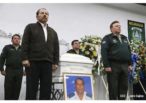 Daniel asiste a ceremonia de honores militares a Coronel Mario Jirón (q.e.p.d.)