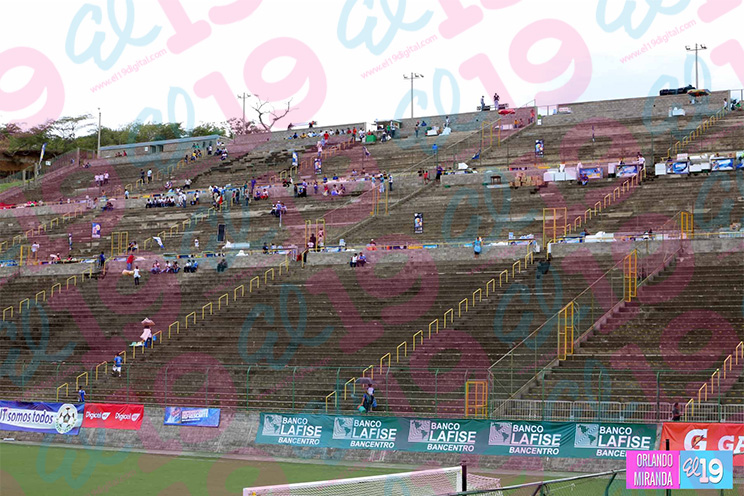 Fanáticos de la Azul y Blanco empiezan a llenar Estadio Nacional de Fútbol