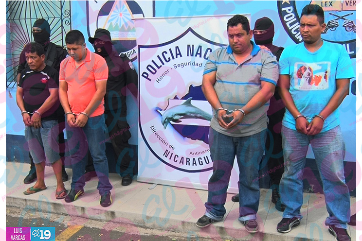 Policía Nacional incauta casi medio millón en dos camiones caleteados