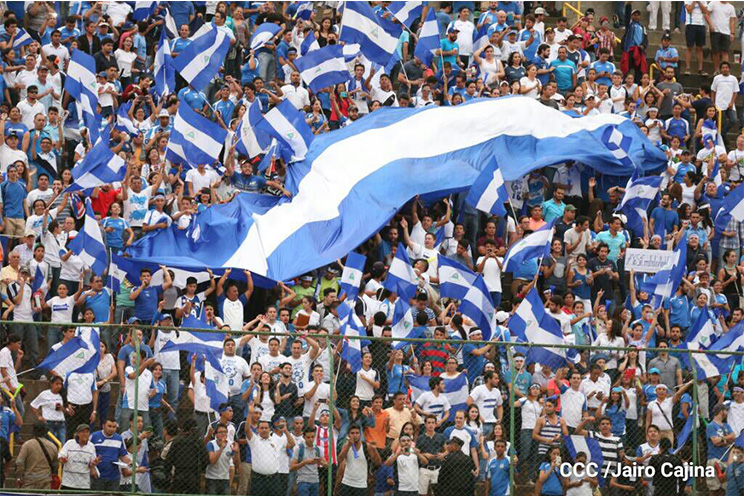 Nicaragüenses se visten de Azul y Blanco para apoyar a su selección