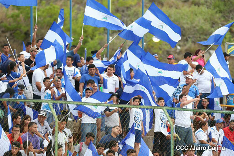 Nicaragüenses se visten de Azul y Blanco para apoyar a su selección