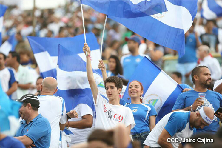 Nicaragüenses se visten de Azul y Blanco para apoyar a su selección