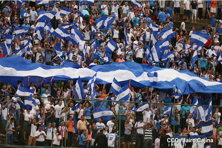 Nicaragüenses se visten de Azul y Blanco para apoyar a su selección