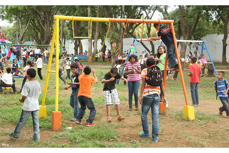 Inauguran obras de remozamiento en parque Santo Domingo de Las Sierritas