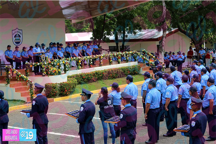 Policía Nacional realiza ascensos en grados a 267 agentes