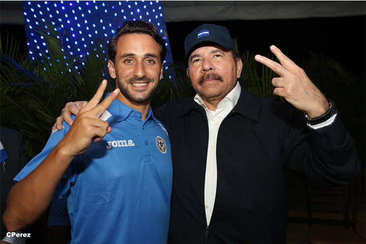 Comandante Daniel sostiene encuentro con selección nacional de fútbol