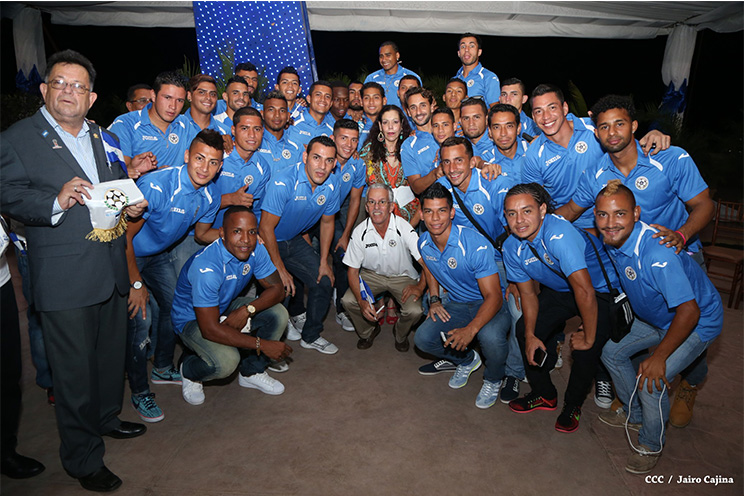 Comandante Daniel sostiene encuentro con selección nacional de fútbol