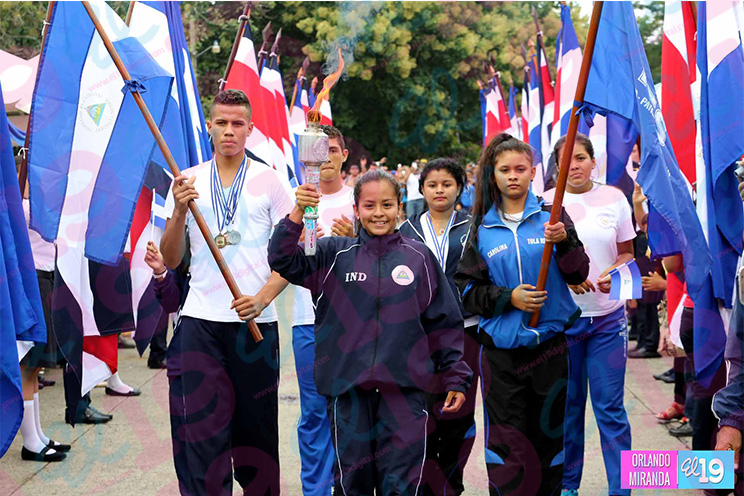 Nicaragua hace entrega de la Antorcha de la Independencia a Costa Rica