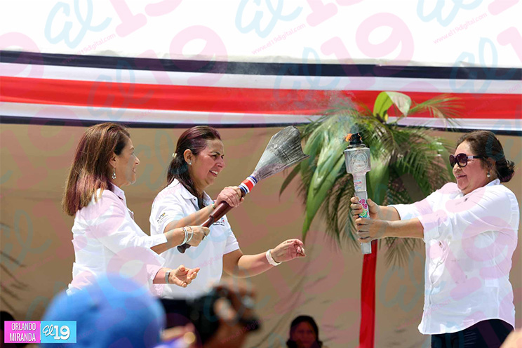 Nicaragua hace entrega de la Antorcha de la Independencia a Costa Rica