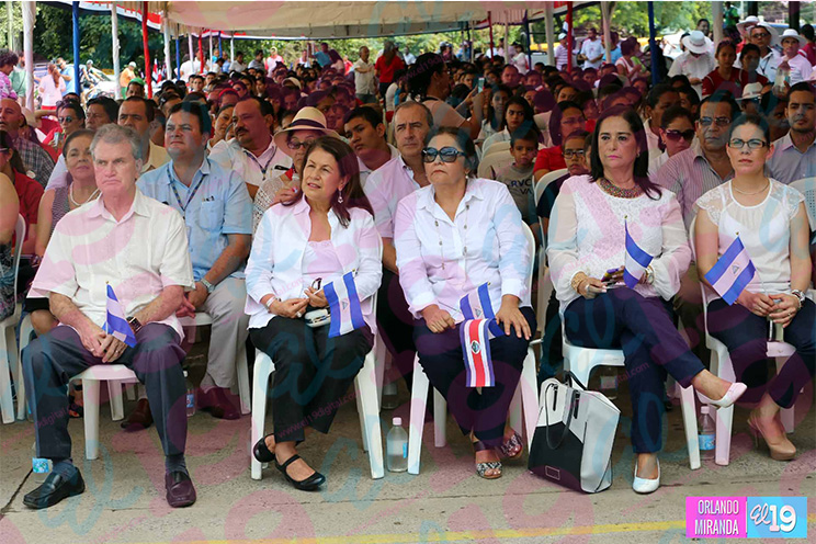 Nicaragua hace entrega de la Antorcha de la Independencia a Costa Rica