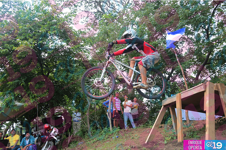 Adrenalina pura en la Copa Downhill Nicaragua 2015