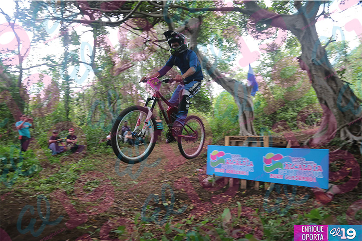 Adrenalina pura en la Copa Downhill Nicaragua 2015