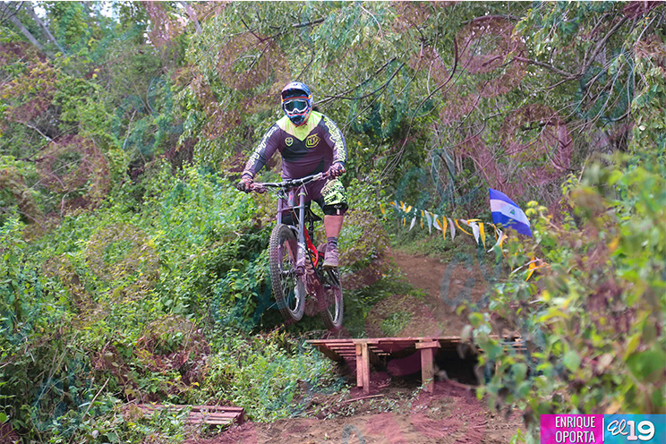 Adrenalina pura en la Copa Downhill Nicaragua 2015