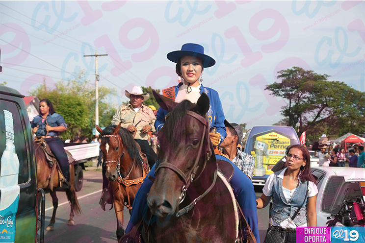 Familias de Mateare celebran tradicional desfile hípico en honor a la Virgencita de Mercedes