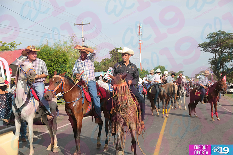 Familias de Mateare celebran tradicional desfile hípico en honor a la Virgencita de Mercedes