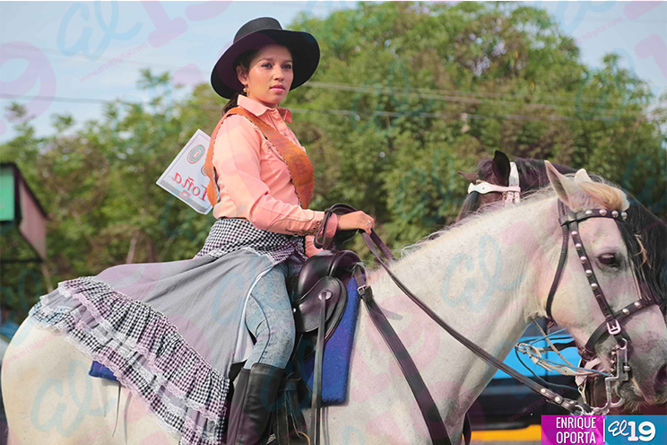 Familias de Mateare celebran tradicional desfile hípico en honor a la Virgencita de Mercedes