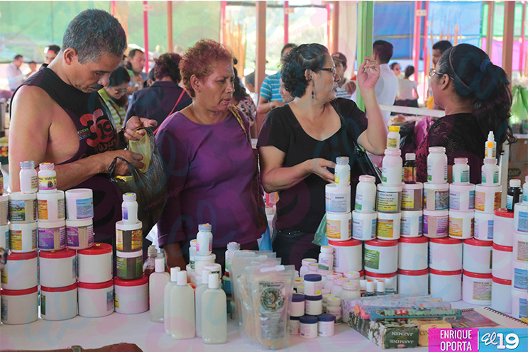 Familias nicaragüenses aprovechan fin de semana largo para asistir a la Feria ‘Orgullo de mi País’