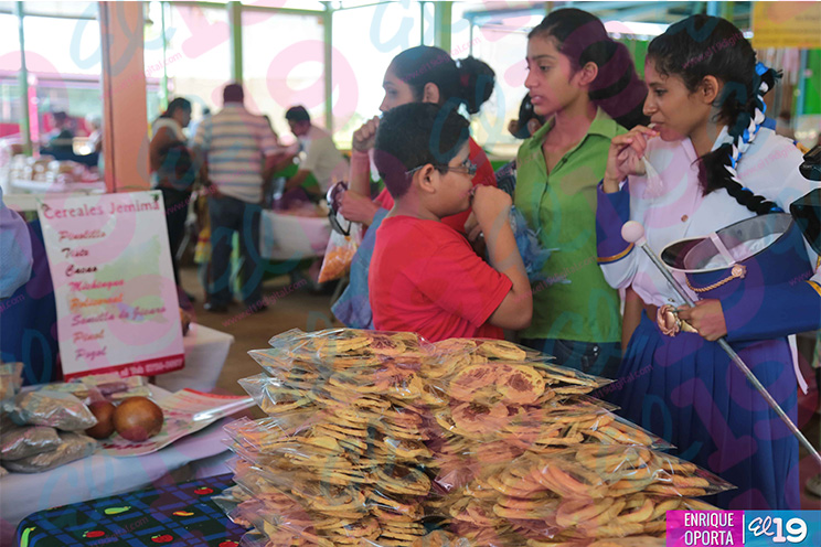 Familias nicaragüenses aprovechan fin de semana largo para asistir a la Feria ‘Orgullo de mi País’