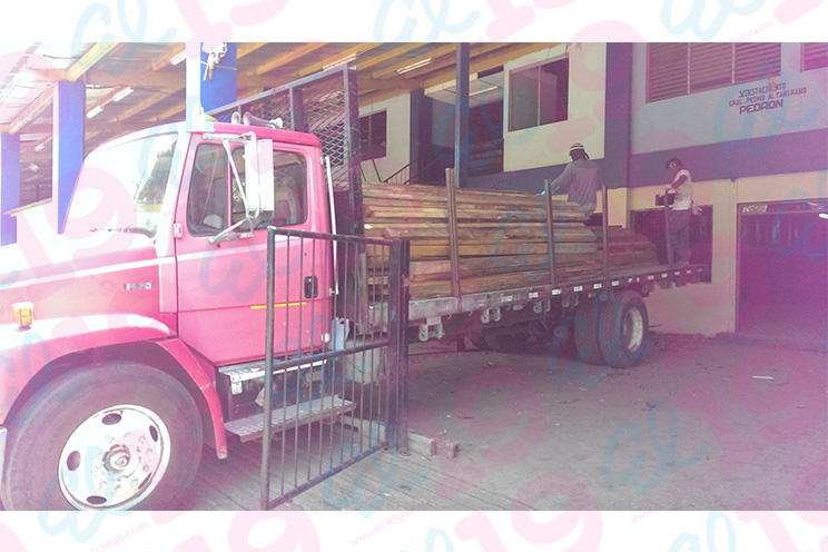 Gobierno envía materiales para construcción de refugios temporales en El Sauce