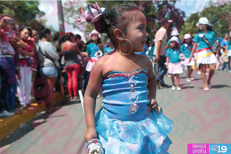 San Marcos celebra festividades patrias con hermoso desfile por las calles del municipio
