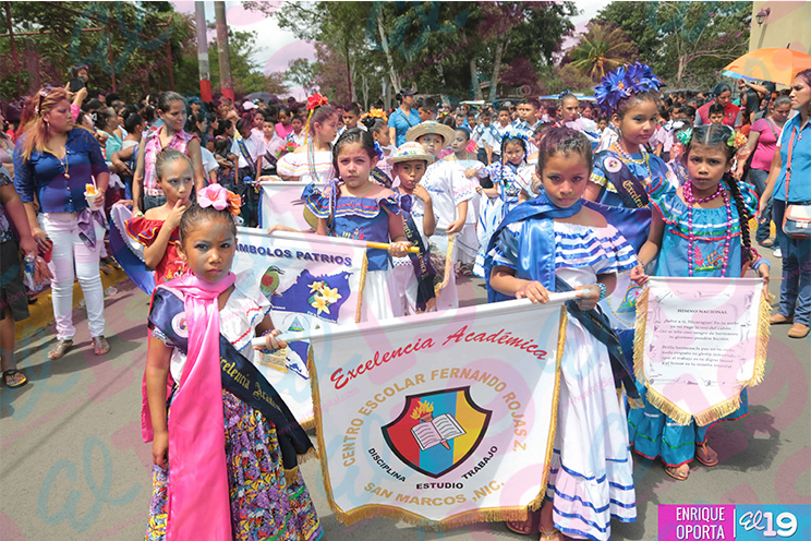 San Marcos celebra festividades patrias con hermoso desfile por las calles del municipio