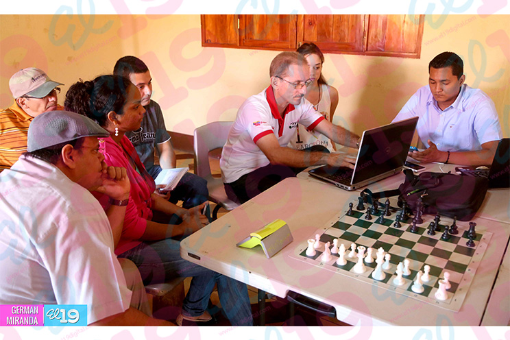 Federación de Ajedrez de Carazo sostiene encuentro con experto cubano