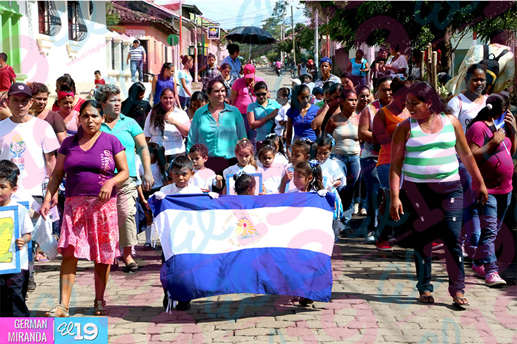 Niños y niñas conmemoran a los héroes de Nandaime
