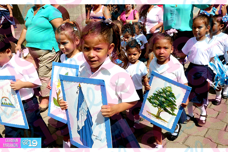 Niños y niñas conmemoran a los héroes de Nandaime
