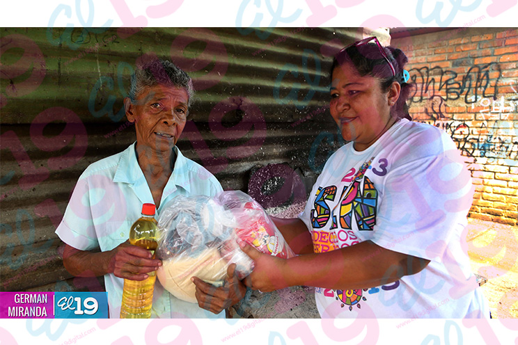 Gobierno Sandinista continúa entrega de paquetes de alimentos a familias del Distrito I