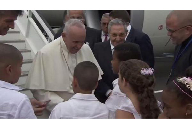 El Papa Francisco es recibido por Raúl en histórica visita a Cuba (FOTOS, VIDEOS)