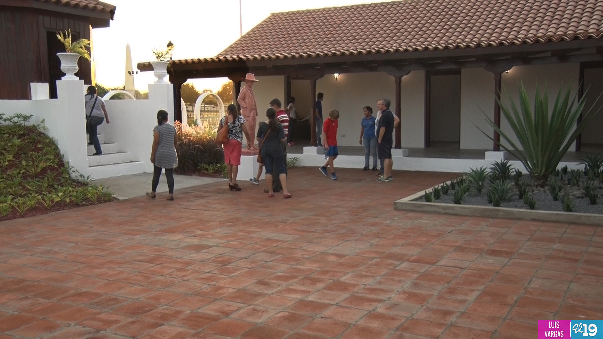 Familias visitan Casas-Museo de Sandino, Blanca Aráuz y Rubén Darío en el Paseo Xolotlán