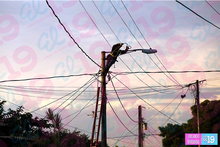 Avanza instalación de luminarias en barrios de Managua