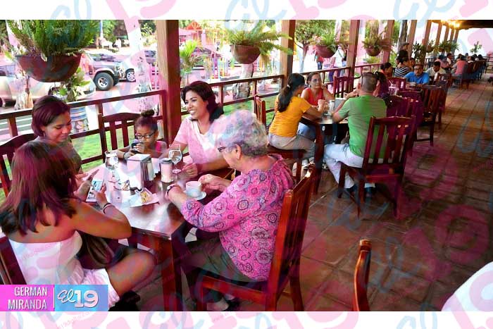 Una tarde feliz viven los capitalinos en espacios de recreación de la Avenida Bolívar
