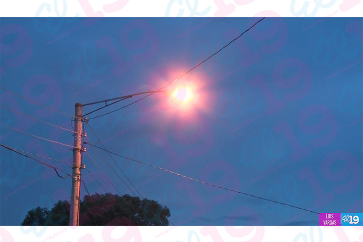 Iluminan calles en la Colonia Nicarao