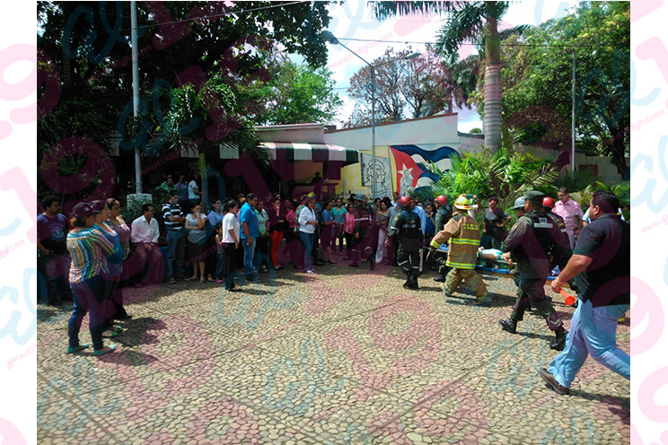 Trabajadores del MEFCCA participan de Simulacro Protector