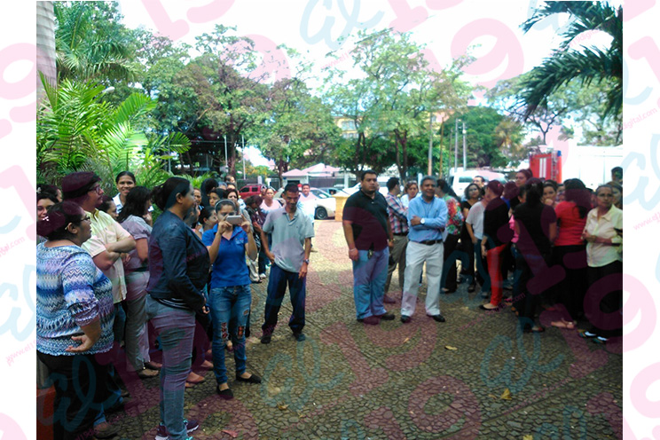Trabajadores del MEFCCA participan de Simulacro Protector