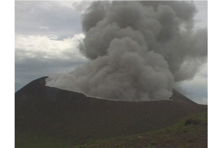Nueva expulsión de gases y cenizas en Volcán Telica