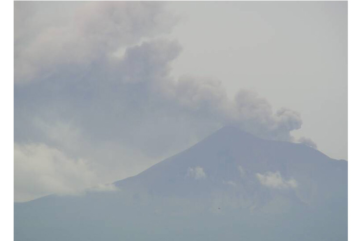 Nueva expulsión de gases y cenizas en Volcán Telica