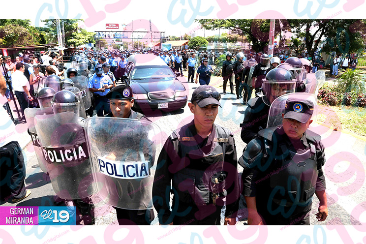 Policía rinde homenaje póstumo a agente fallecido durante actos vandálicos de Mina El Limón