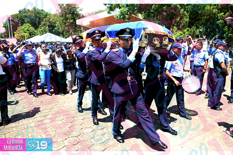 Policía rinde homenaje póstumo a agente fallecido durante actos vandálicos de Mina El Limón