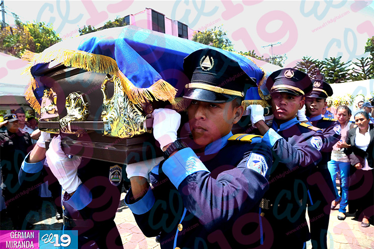 Policía rinde homenaje póstumo a agente fallecido durante actos vandálicos de Mina El Limón