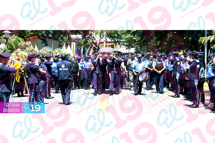 Policía rinde homenaje póstumo a agente fallecido durante actos vandálicos de Mina El Limón