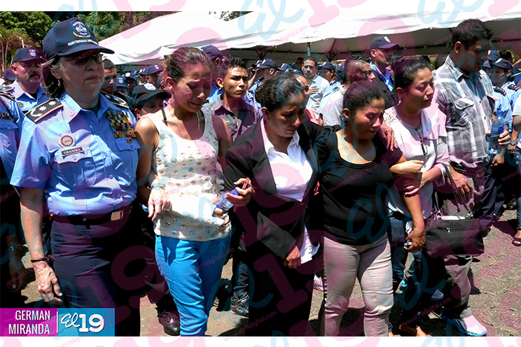 Policía rinde homenaje póstumo a agente fallecido durante actos vandálicos de Mina El Limón