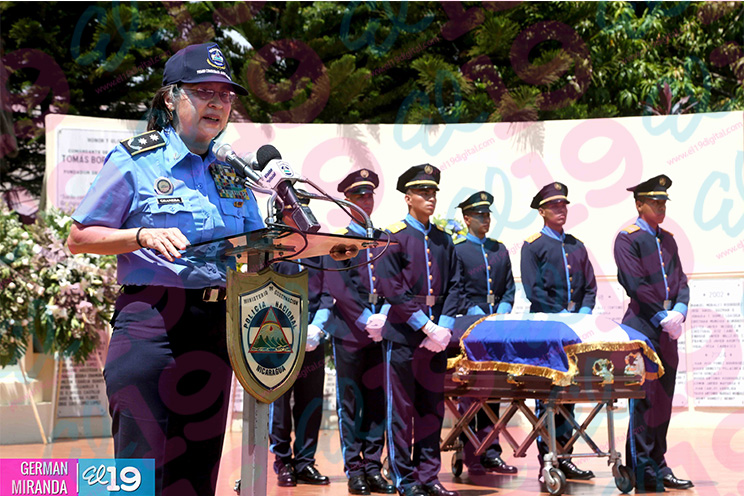 Policía rinde homenaje póstumo a agente fallecido durante actos vandálicos de Mina El Limón