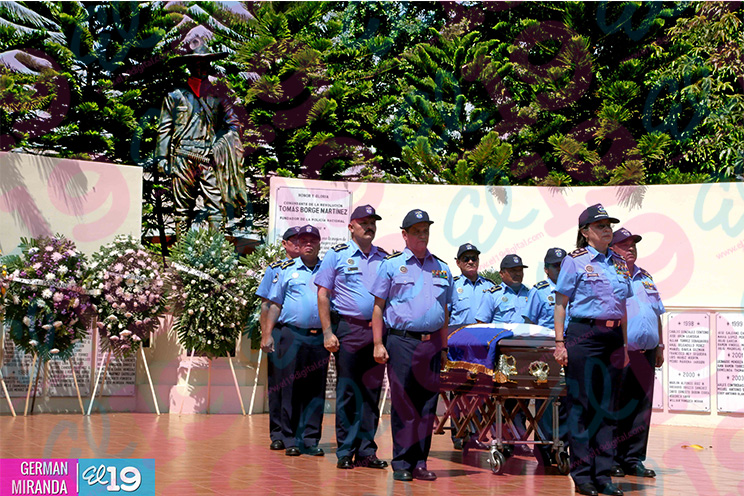 Policía rinde homenaje póstumo a agente fallecido durante actos vandálicos de Mina El Limón